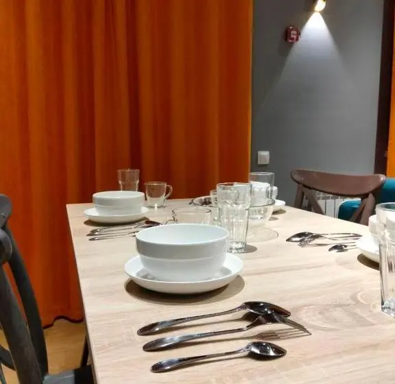 تختخواب در اتاق مشترک, Hostel Bro Astana