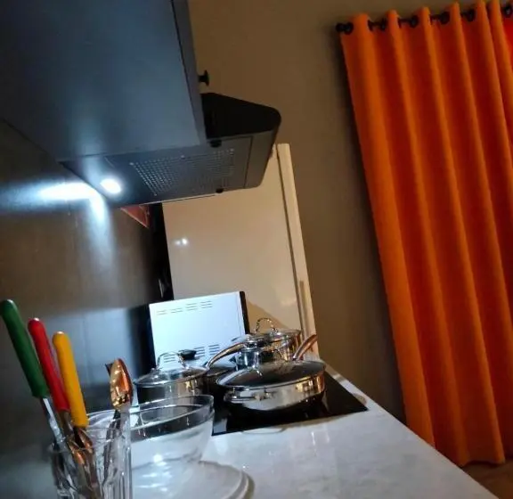تختخواب در اتاق مشترک, Hostel Bro Astana