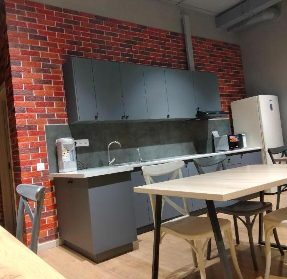 تختخواب در اتاق مشترک, Hostel Bro Astana