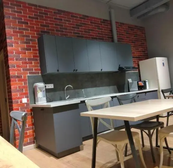 تختخواب در اتاق مشترک, Hostel Bro Astana
