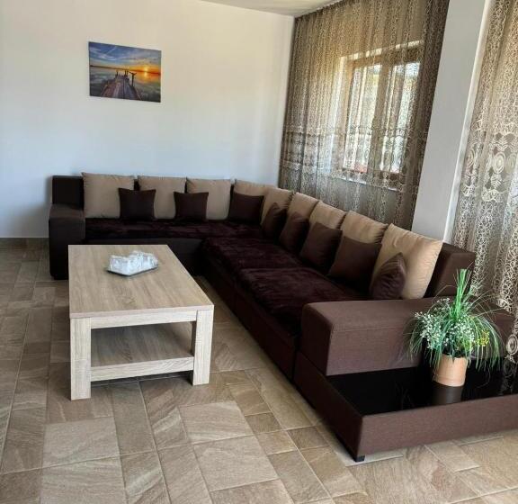 דירת שני חדרים, Casa Selina