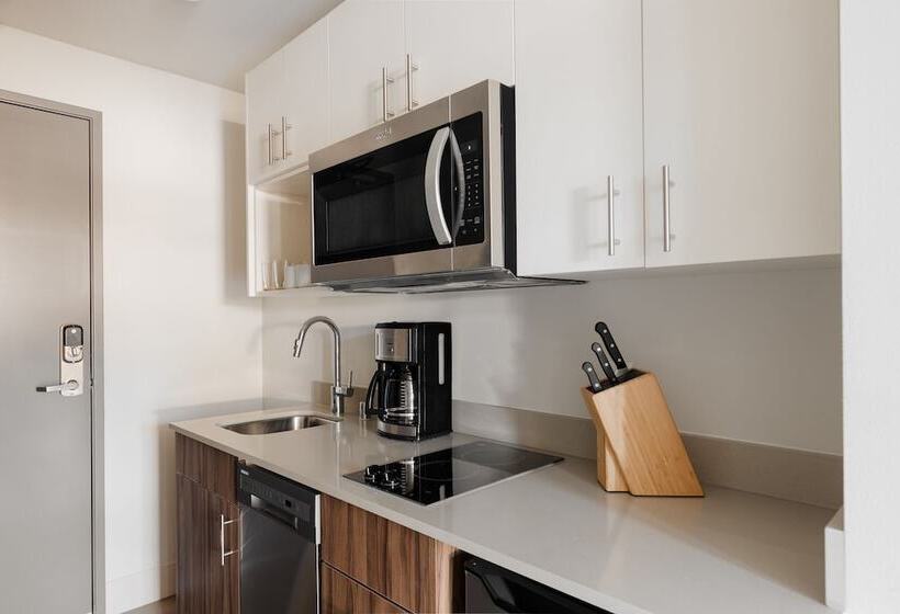 سوییت, Sonder At Pivot