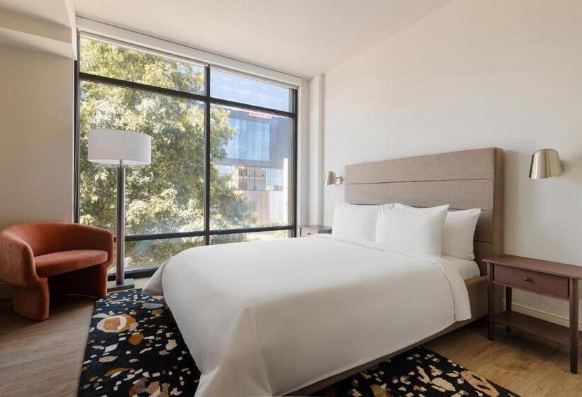 اتاق استاندارد, Sonder At Pivot