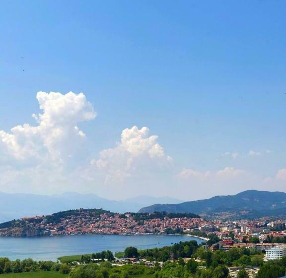 Superior room with lake view, La Vista Luxury Villa