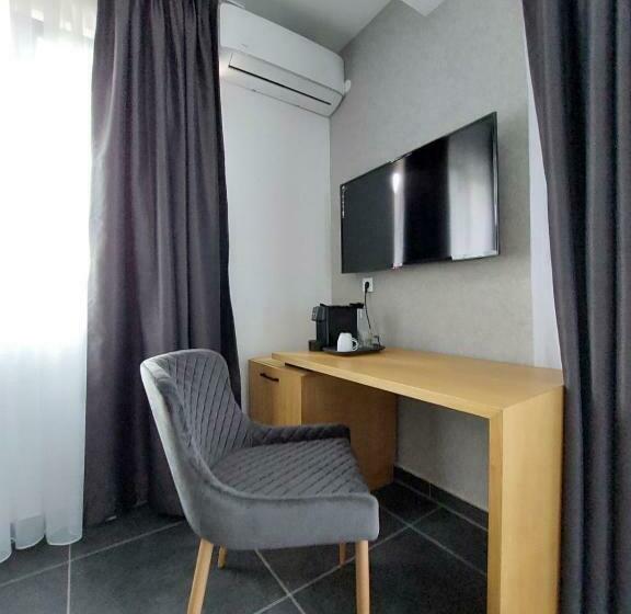 Superior room with lake view, La Vista Luxury Villa