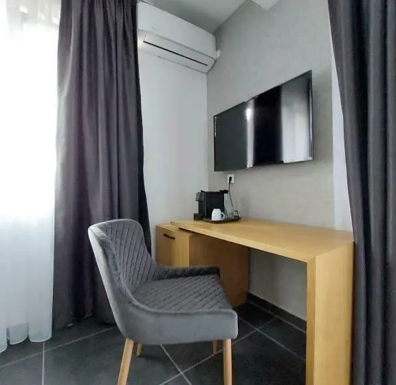 Superior room with lake view, La Vista Luxury Villa