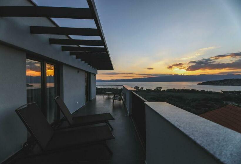 1 Bedroom Apartment Lake View, La Vista Luxury Villa