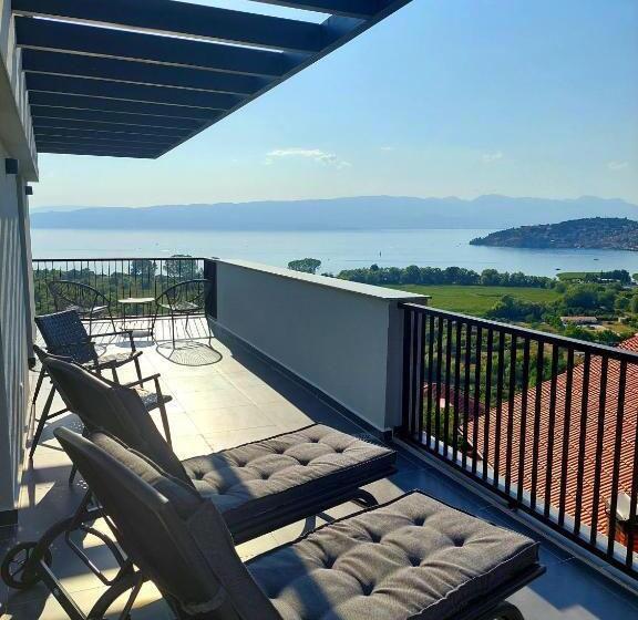 1 Bedroom Apartment Lake View, La Vista Luxury Villa