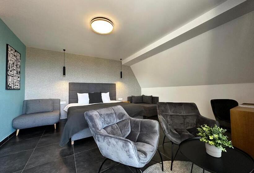 Superior room with lake view, La Vista Luxury Villa