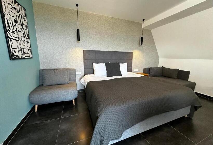 Superior room with lake view, La Vista Luxury Villa