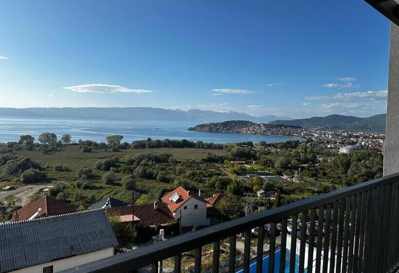 Superior room with lake view, La Vista Luxury Villa