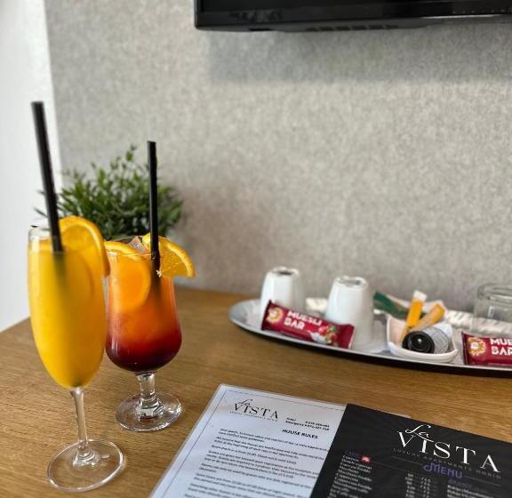 اتاق لوکس با بالکن, La Vista Luxury Villa