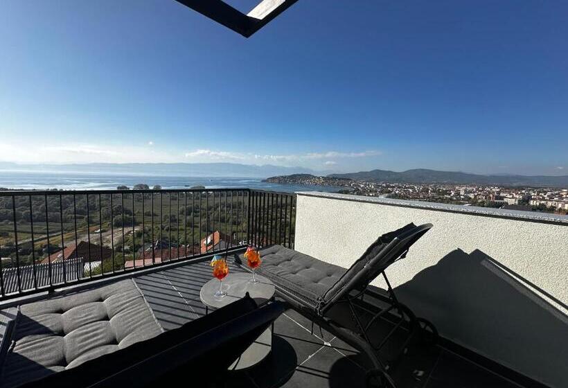 1 Bedroom Apartment Lake View, La Vista Luxury Villa