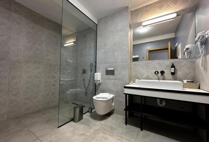 1 Bedroom Apartment Lake View, La Vista Luxury Villa