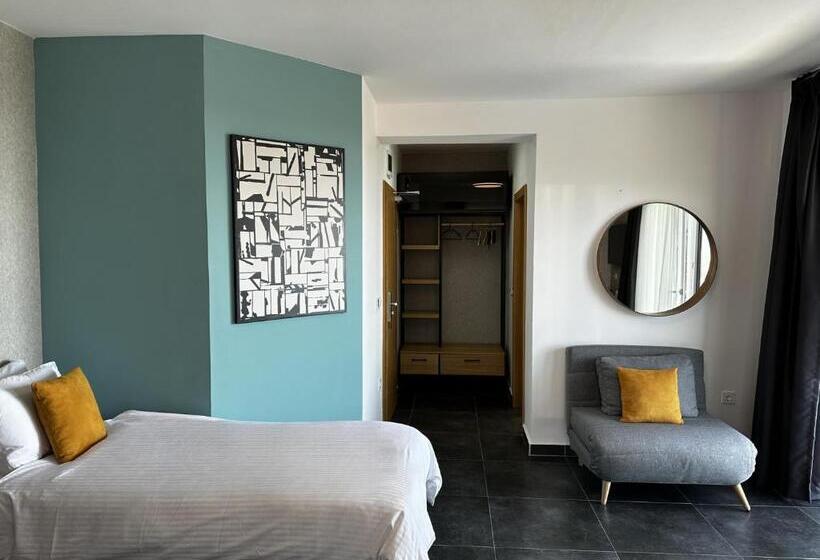 اتاق لوکس با چشم‌انداز دریاچه, La Vista Luxury Villa