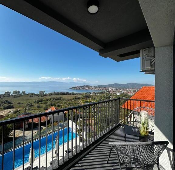 اتاق لوکس با چشم‌انداز دریاچه, La Vista Luxury Villa