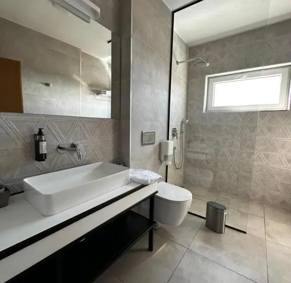 اتاق استاندارد با تخت بزرگ, La Vista Luxury Villa