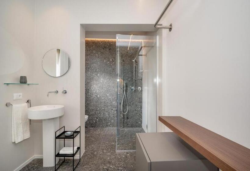 ベーシックルーム, Bed 10.5   Design Suite