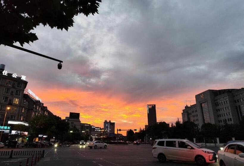 اتاق استاندارد با تخت بزرگ, Byland Star