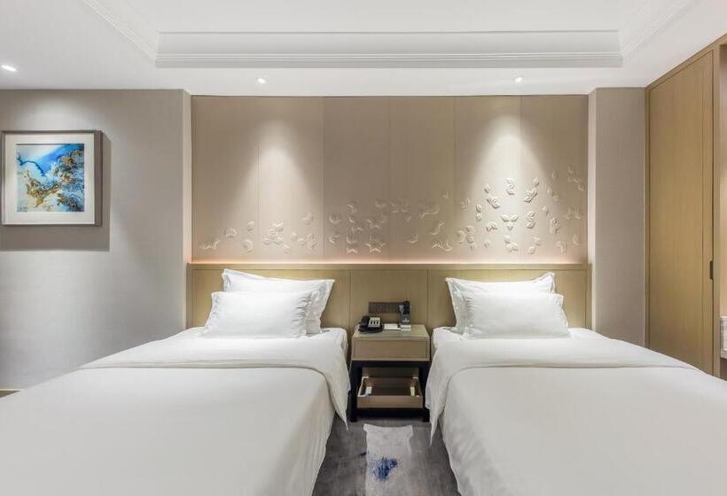 غرفة قياسية, Byland Star