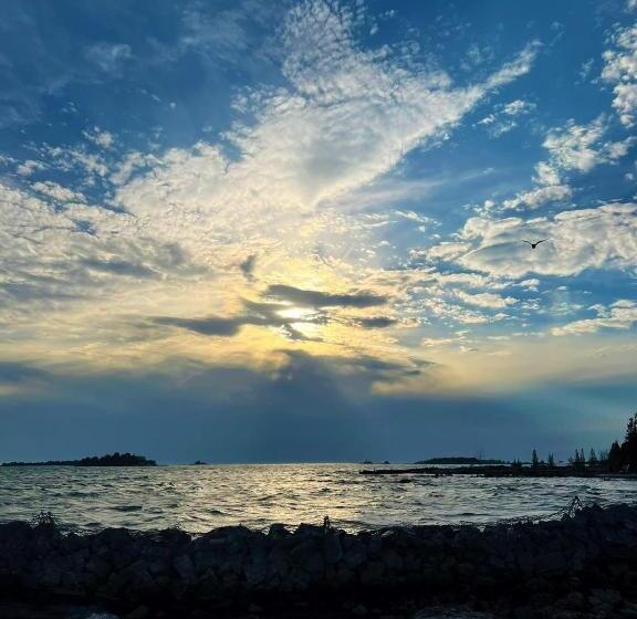 침실 1개 아파트, Somewhere In Time   Retro Spacious Cottage With Private Sandy Beach