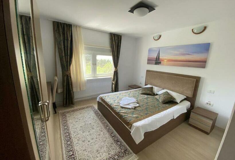 اتاق استاندارد با تخت بزرگ, Falkor