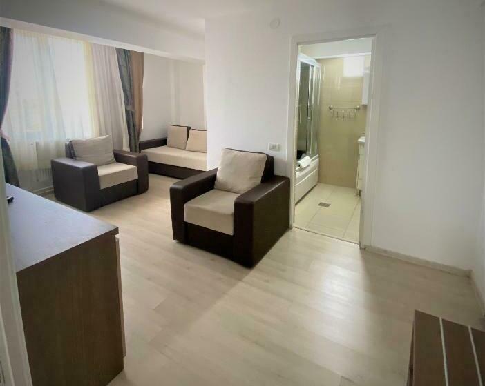 سوئیت با وان آب گرم, Falkor