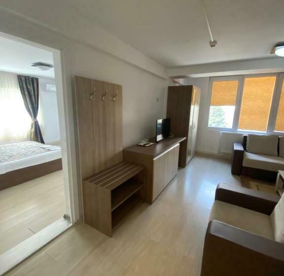 سوئیت با وان آب گرم, Falkor