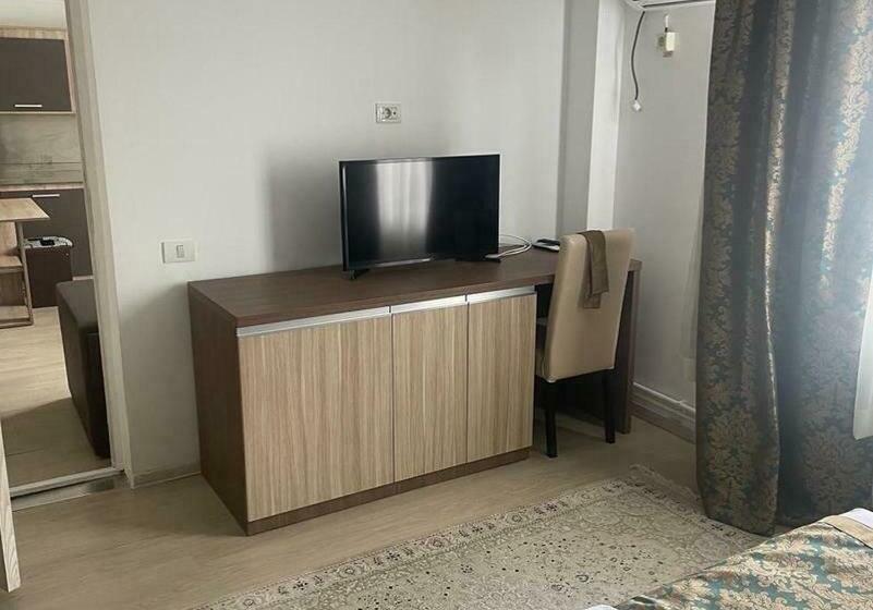 استودیوی استاندارد, Falkor