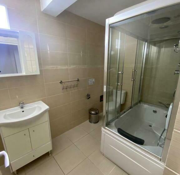 استودیوی استاندارد, Falkor