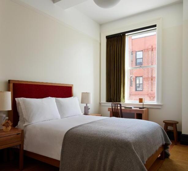 스탠다드 스튜디오, Nine Orchard