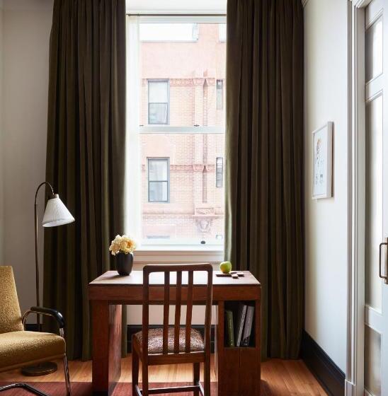 스탠다드 룸 킹사이즈 침대, Nine Orchard