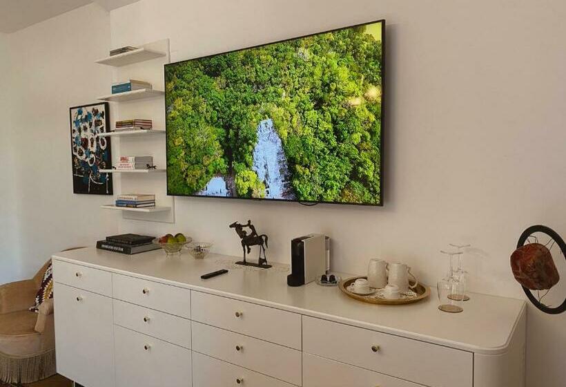 سوئیت با تخت بزرگ, Villa Pomona