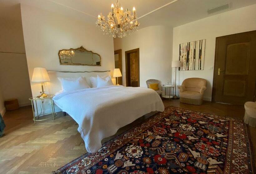 سوئیت با تخت بزرگ, Villa Pomona