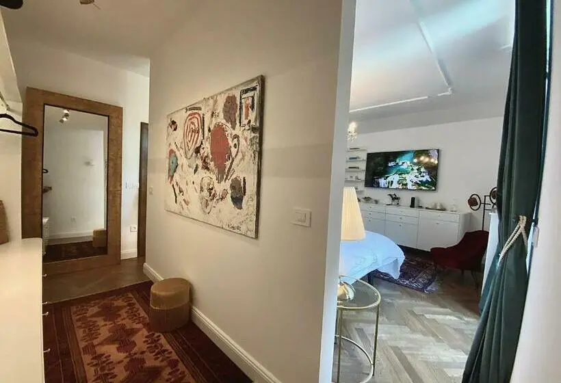 سوئیت با تخت بزرگ, Villa Pomona