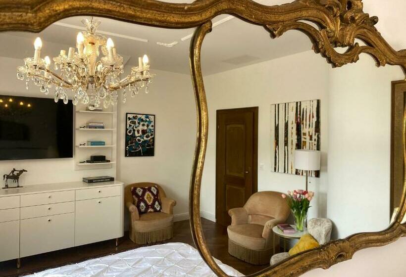سوئیت با تخت بزرگ, Villa Pomona