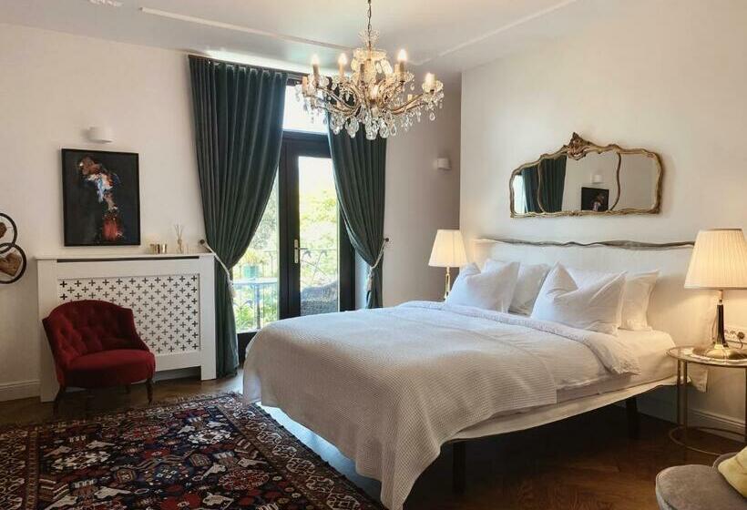 سوئیت با تخت بزرگ, Villa Pomona