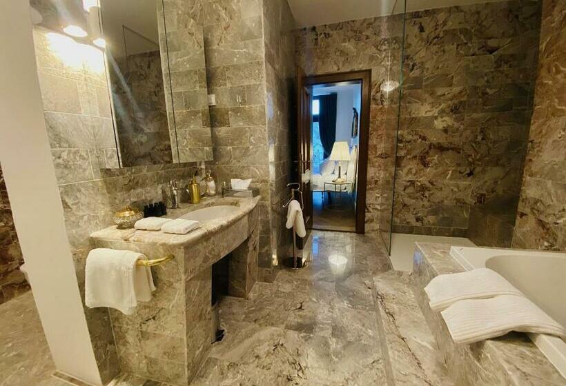 سوئیت با تخت بزرگ, Villa Pomona