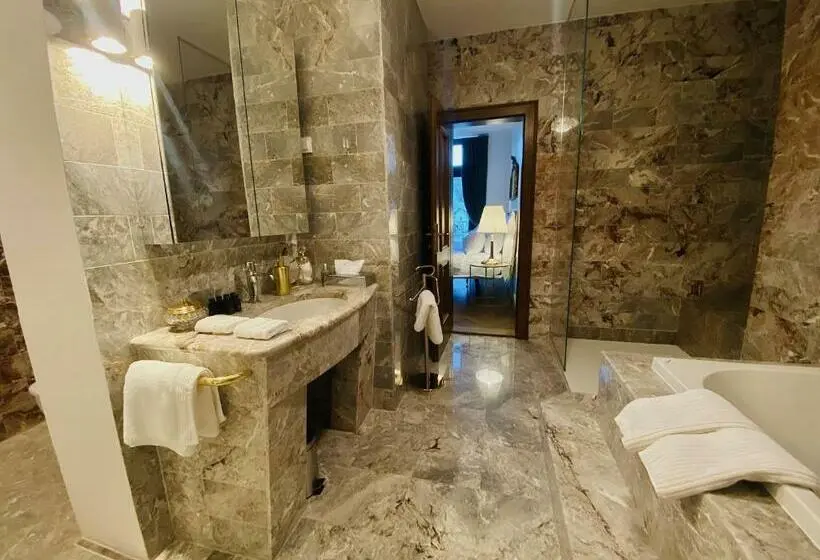 سوئیت با تخت بزرگ, Villa Pomona