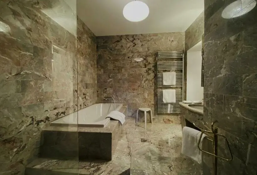 سوئیت با تخت بزرگ, Villa Pomona