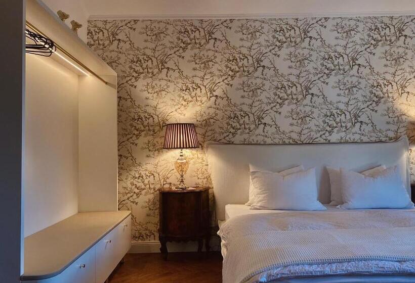 سوییت با چشم‌انداز استخر, Villa Pomona