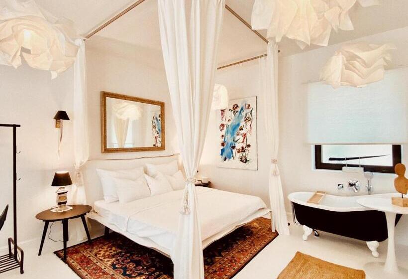 استودیو استاندارد با چشم‌انداز استخر, Villa Pomona