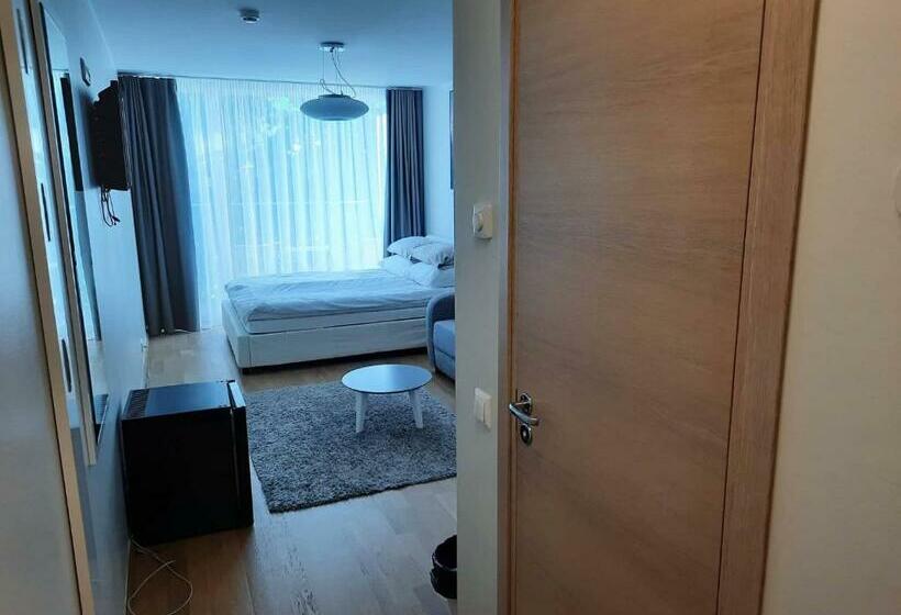 اتاق استاندارد چهارنفره با بالکن, Kena, Rõduga Külaliskorter Aisa 39