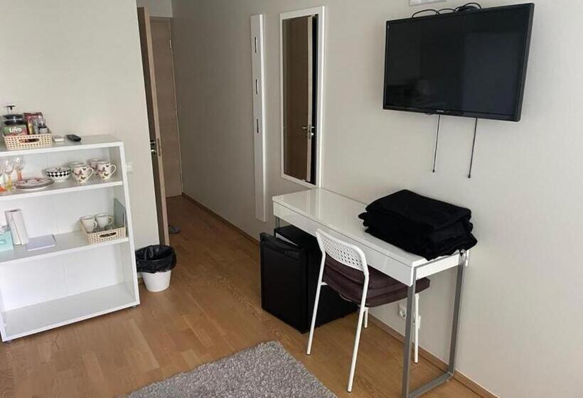 اتاق استاندارد چهارنفره با بالکن, Kena, Rõduga Külaliskorter Aisa 39