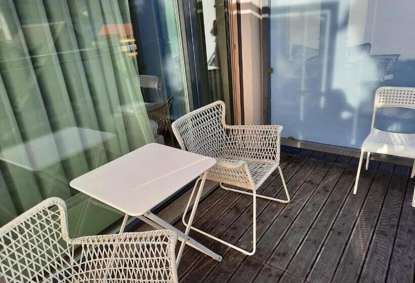 اتاق استاندارد چهارنفره با بالکن, Kena, Rõduga Külaliskorter Aisa 39