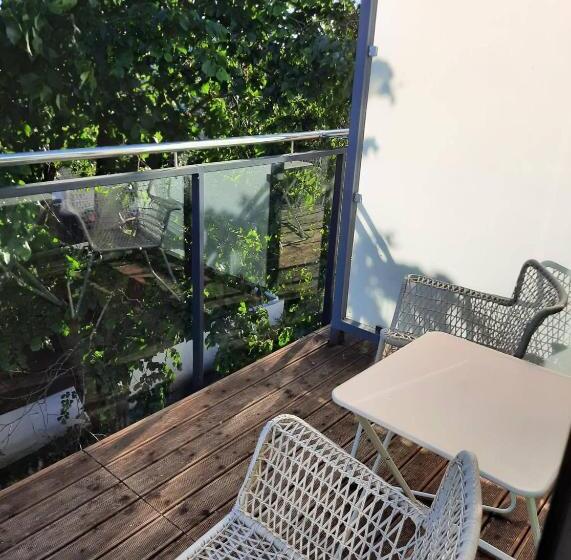 اتاق استاندارد چهارنفره با بالکن, Kena, Rõduga Külaliskorter Aisa 39