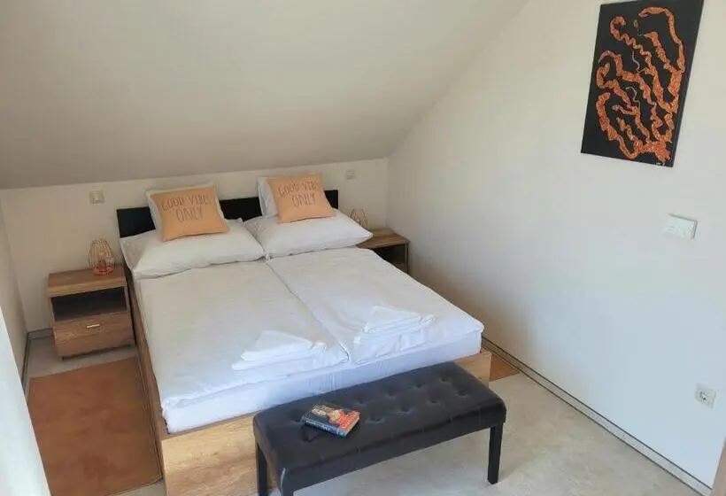 آپارتمان 1 خوابه با تراس, Silver Lodge Vendégház Egerszalók