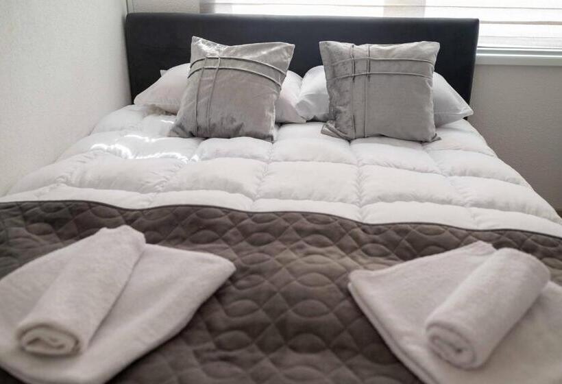 اتاق اکونومی, The Sun Apartments Brcko