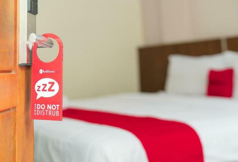 Camera Standard, Reddoorz Plus Syariah @ Jalan Dokter Wahidin Bojonegoro