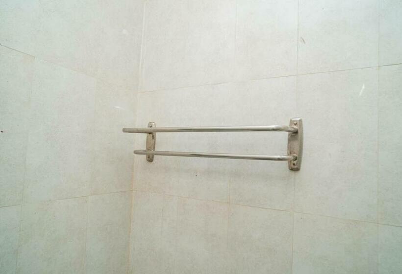 Camera Standard, Reddoorz Plus Syariah @ Jalan Dokter Wahidin Bojonegoro